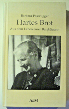 Hartes Brot - Aus dem Leben einer Bergbäuerin von Barbara Passrugger